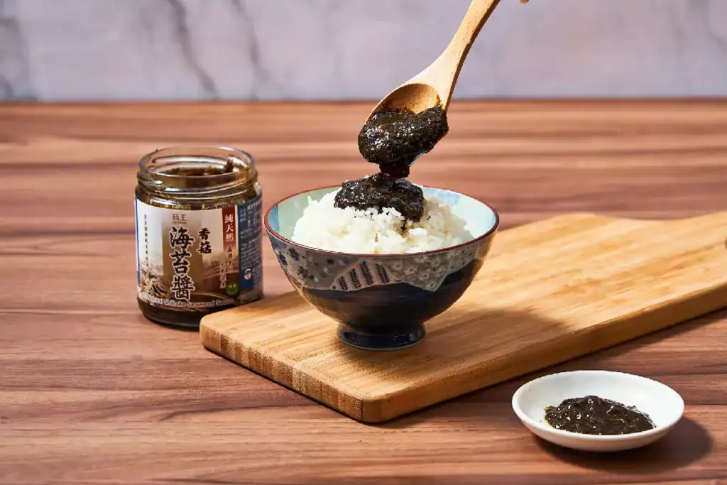 新社香菇與澎湖手摘海菜的鹹香鹹美結合，素食海苔醬